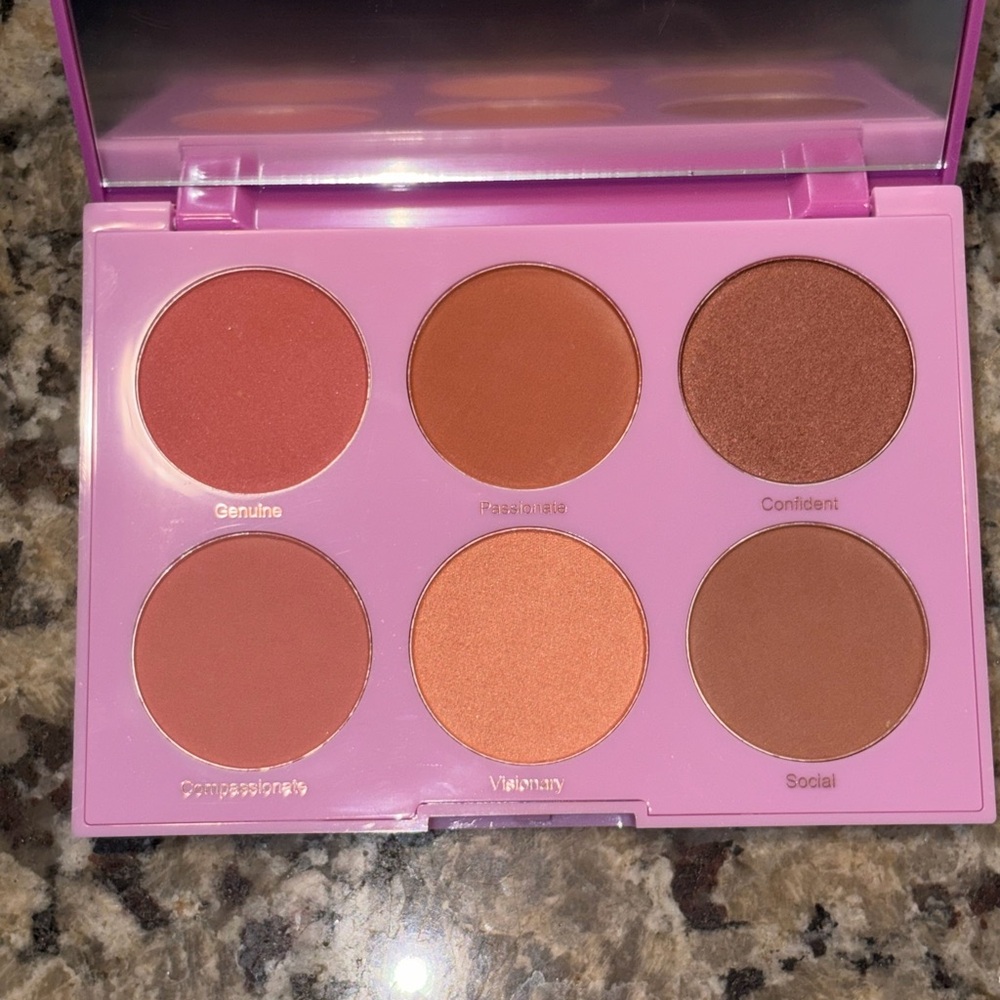 Makeup lot- Everything in original box - Picture 12 of 14